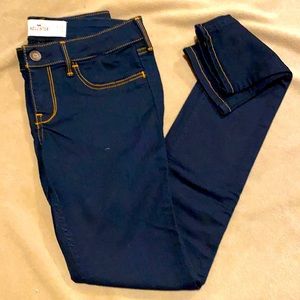 Hollister Women’s Jeans, Dark Wash, Size 3 Regular, W26, L29.  New.